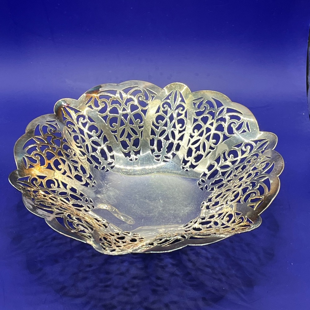 Vintage Lovelace international silver Company, 3016 silver plated candy dish.